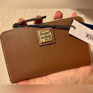 Dooney & Bourke Brown Sorrento 14 Pebble Zip Grain Credit Card Wallet NWT